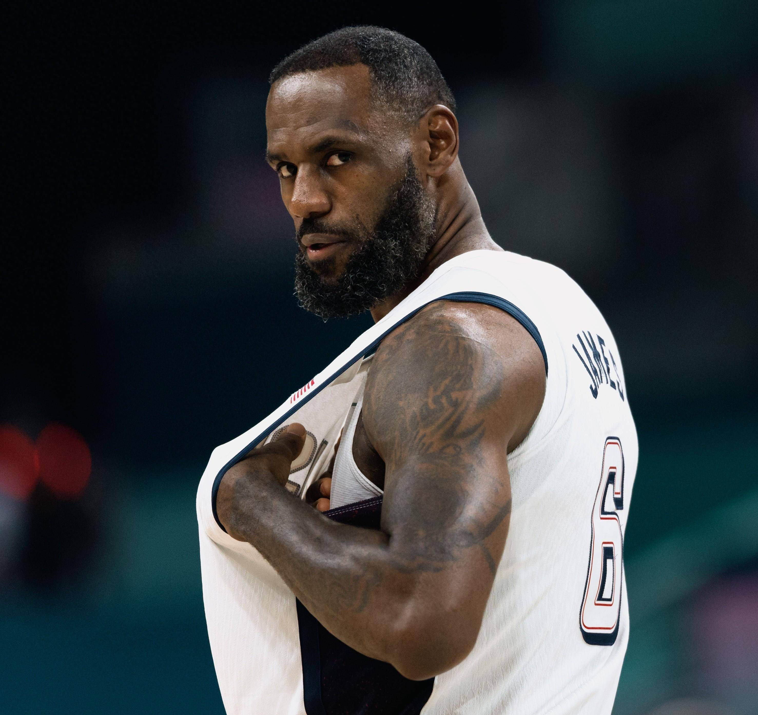 詹姆斯获选为全明星赛最有价值球员 詹姆斯获选为全明星赛最有价值球员