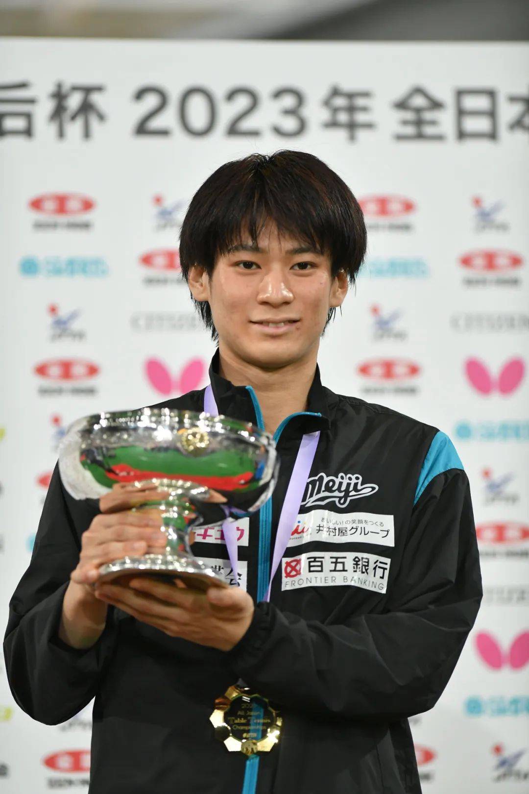 巴黎球队稳操胜券,冲刺国际锦标赛季军 巴黎球队稳操胜券,冲刺国际锦标赛季军