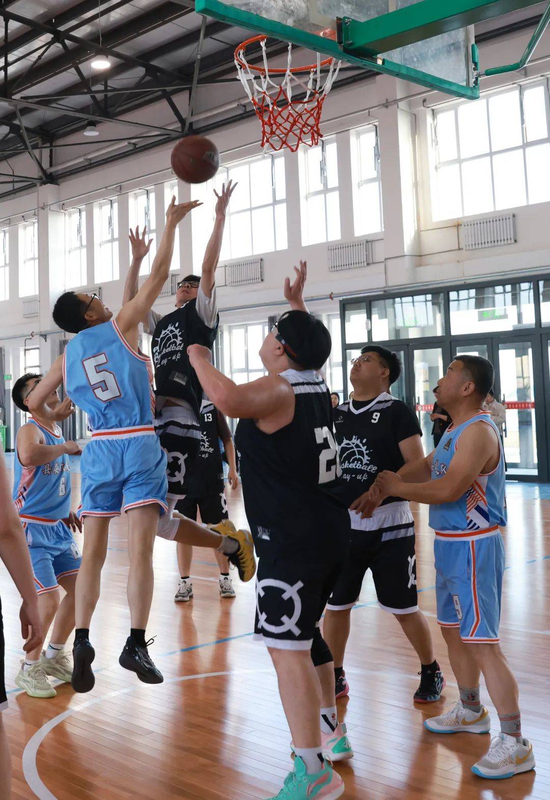 新晋篮球天才赛场上熠熠生辉,成为焦点 新晋篮球天才赛场上熠熠生辉,成为焦点