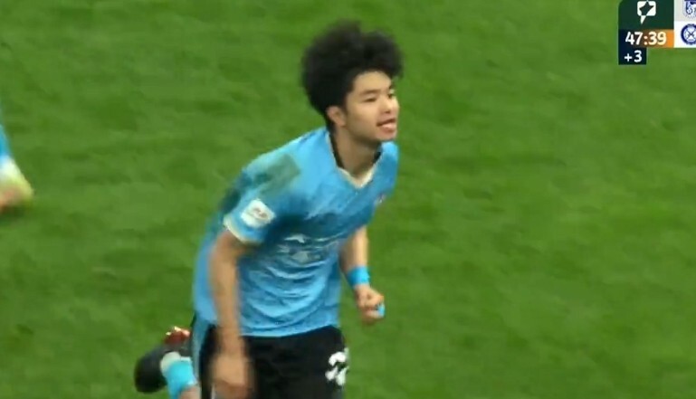 开云体育官网-厄瓦尔主场逆转赢球，取得关键胜利