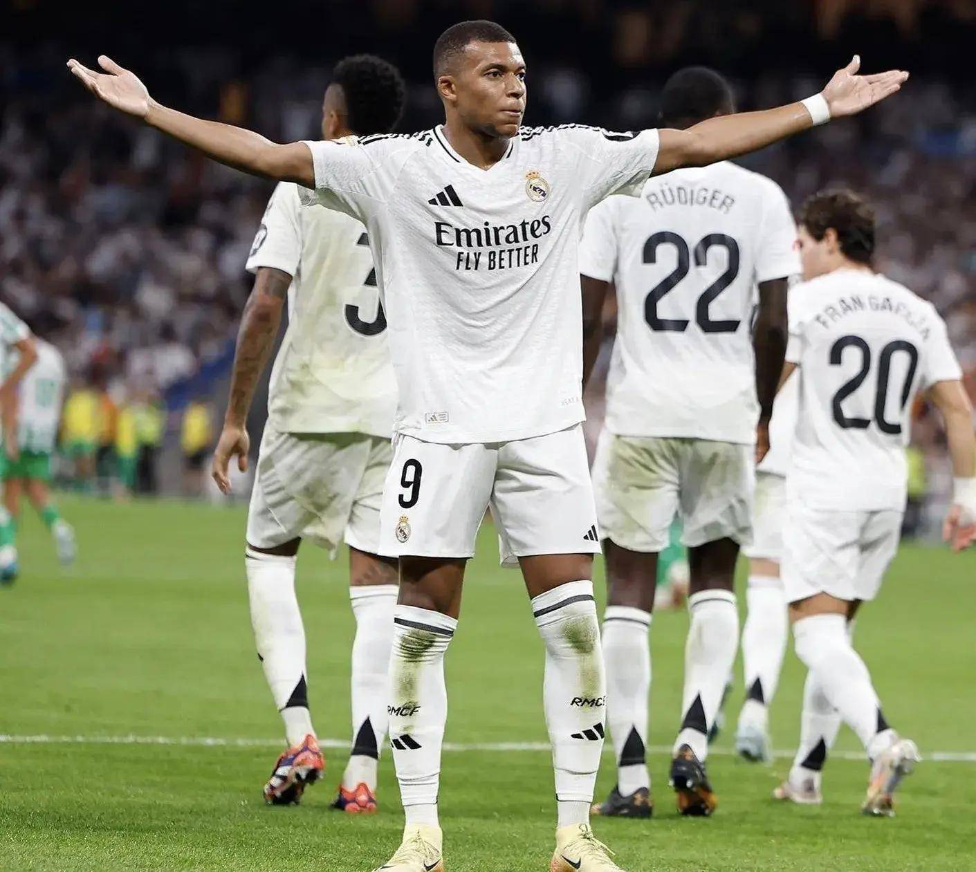 包含皇马后防铁灵现身,稳固球队门前的词条 包含皇马后防铁灵现身,稳固球队门前的词条