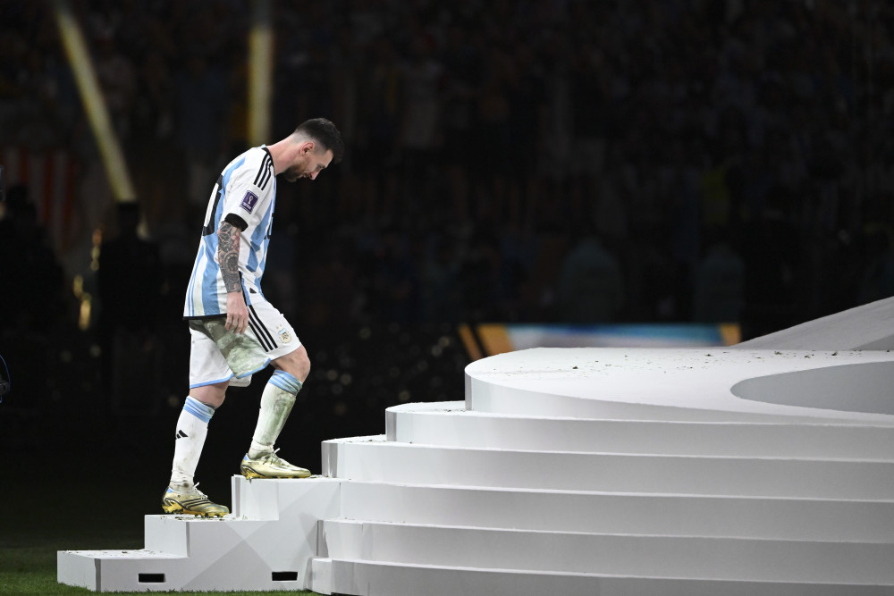 阿根廷击剑选手冷静应战,夺得金牌称霸 阿根廷击剑选手冷静应战,夺得金牌称霸