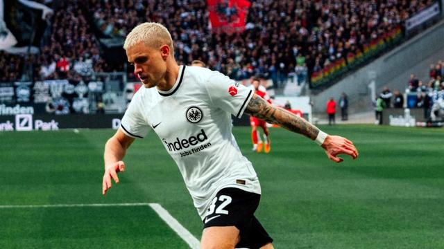 包含弗赖堡成功逆袭，领先分数榜的词条