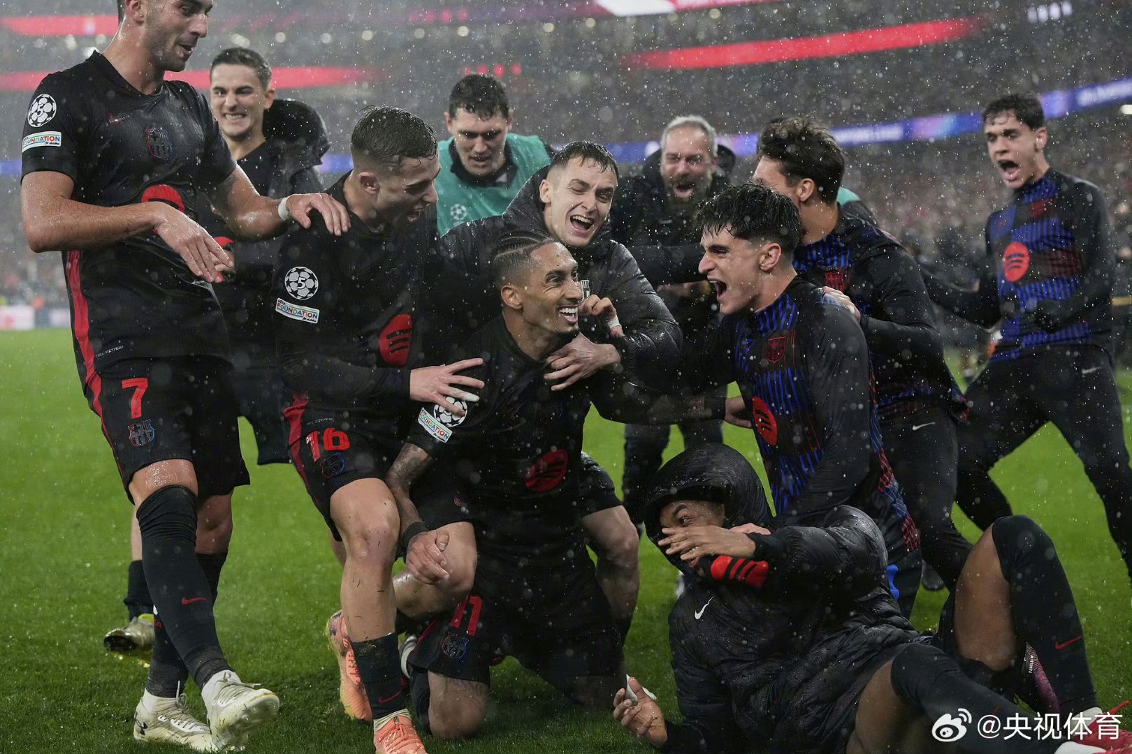 关于巴塞罗那遭逢失利，小组赛险境的信息