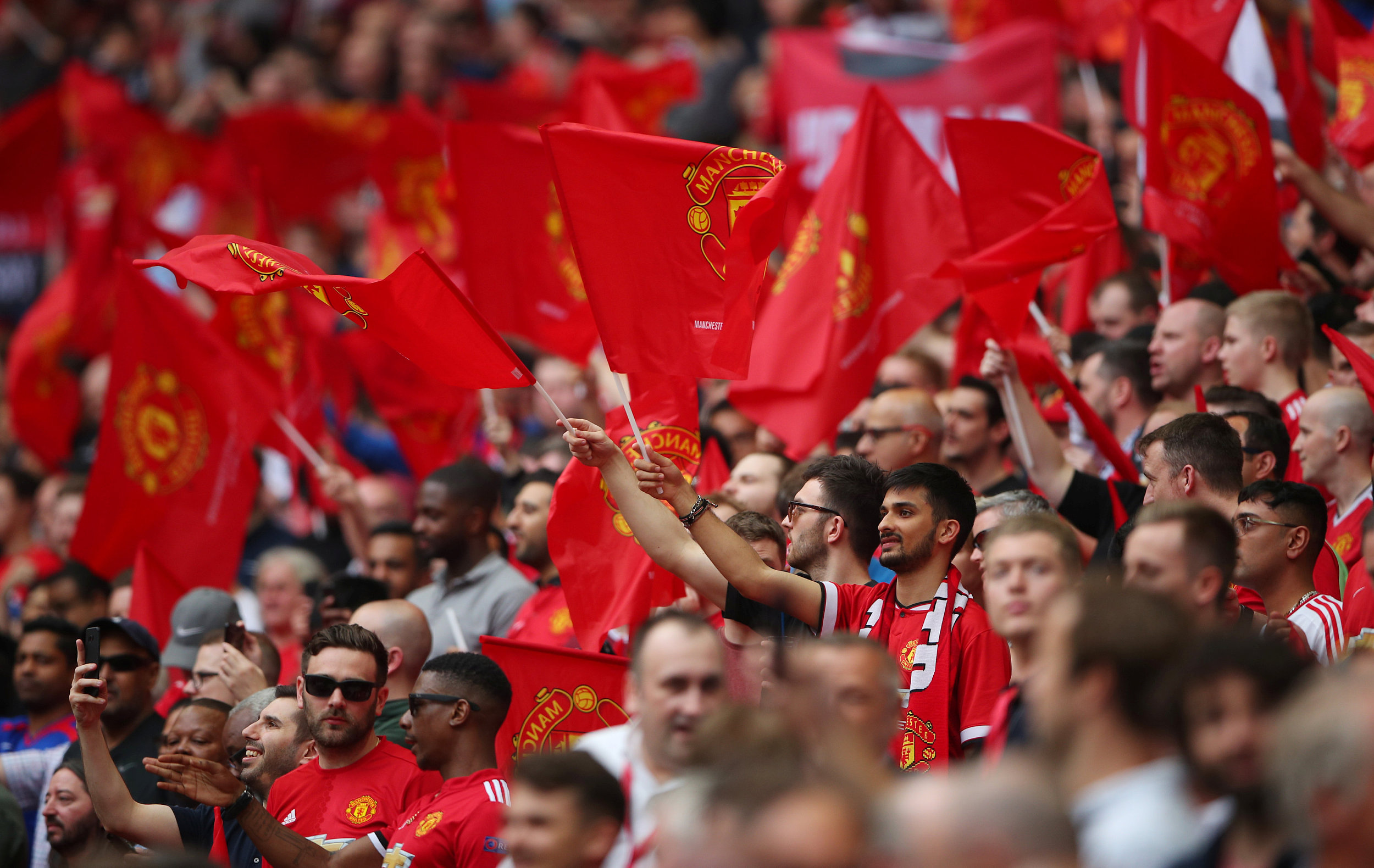 曼联新援积极融入球队,表现亮眼 曼联新援积极融入球队,表现亮眼