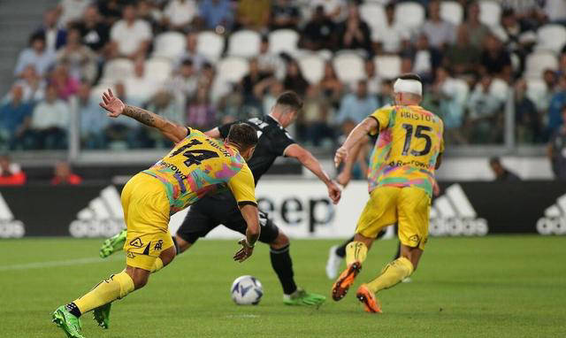 开云体育-尤文图斯困境深重，欧冠希望渺茫