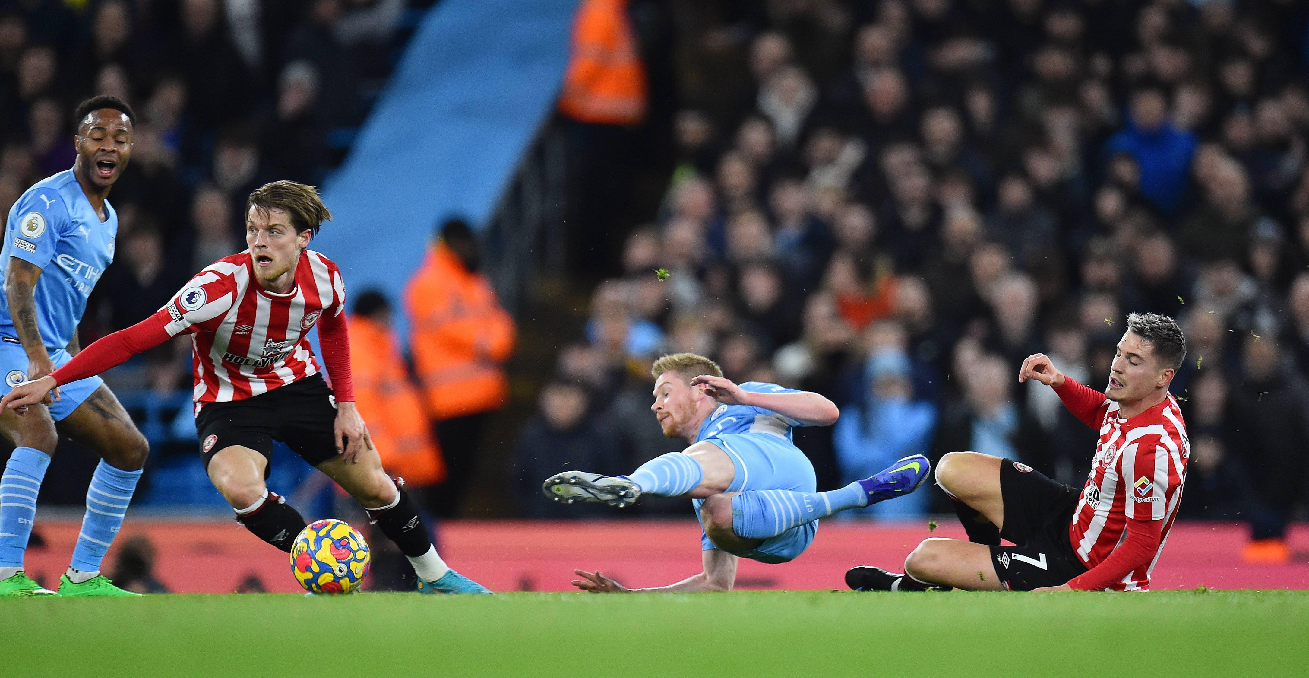 曼城轻松晋级,稳奠欧冠强之位 曼城轻松晋级,稳奠欧冠强之位