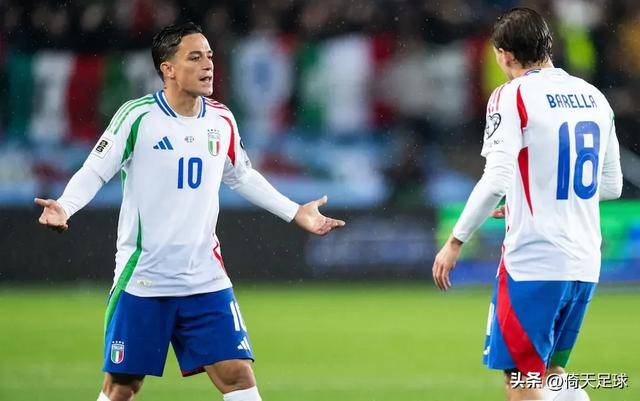 关于足球明星抢尽风头在比赛中大放异彩!的信息 关于足球明星抢尽风头在比赛中大放异彩!的信息