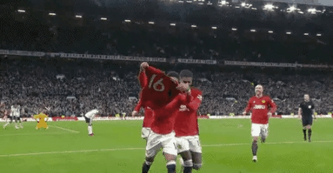 勒沃库森球队逆袭成功，豪取胜利