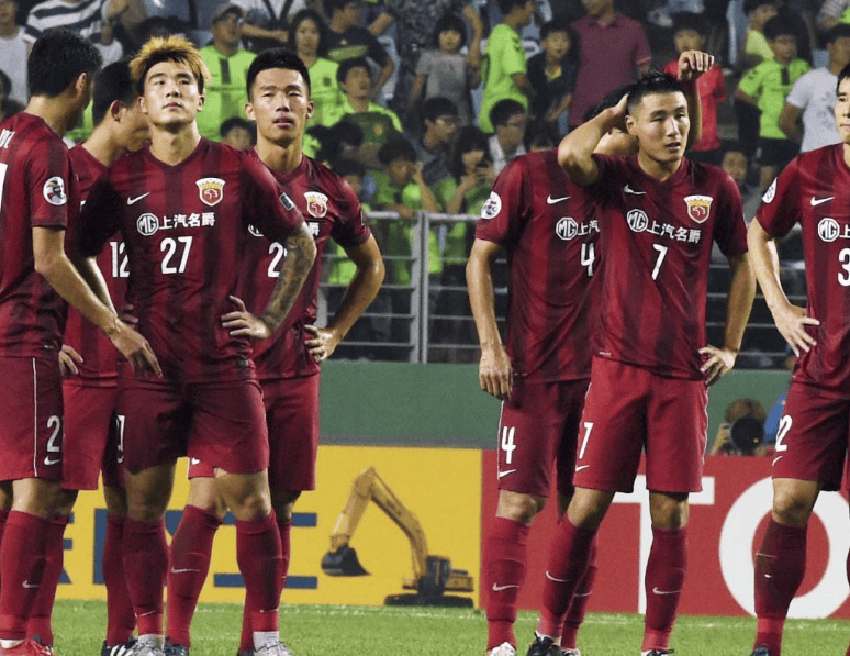 国际足坛转会窗口即将关闭,多支豪门球队展开激烈角逐 国际足坛转会窗口即将关闭,多支豪门球队展开激烈角逐