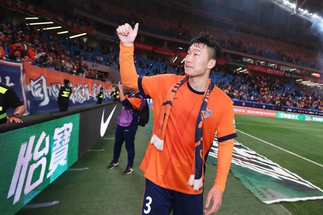 克罗托内中场控制局势，客场艰难取胜的简单介绍