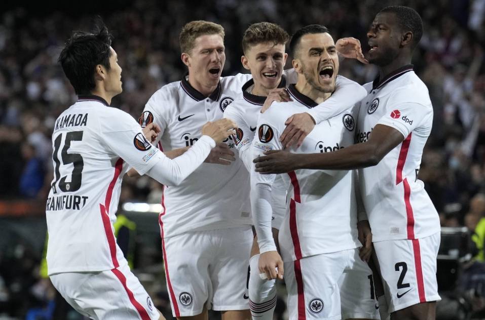 弗赖堡新帅带领球队赢得前瞻赛事 弗赖堡新帅带领球队赢得前瞻赛事