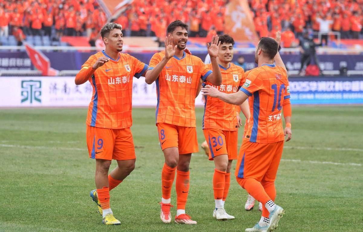 一场胜仗背后的付出:中超球队实力提升不容忽视 一场胜仗背后的付出:中超球队实力提升不容忽视