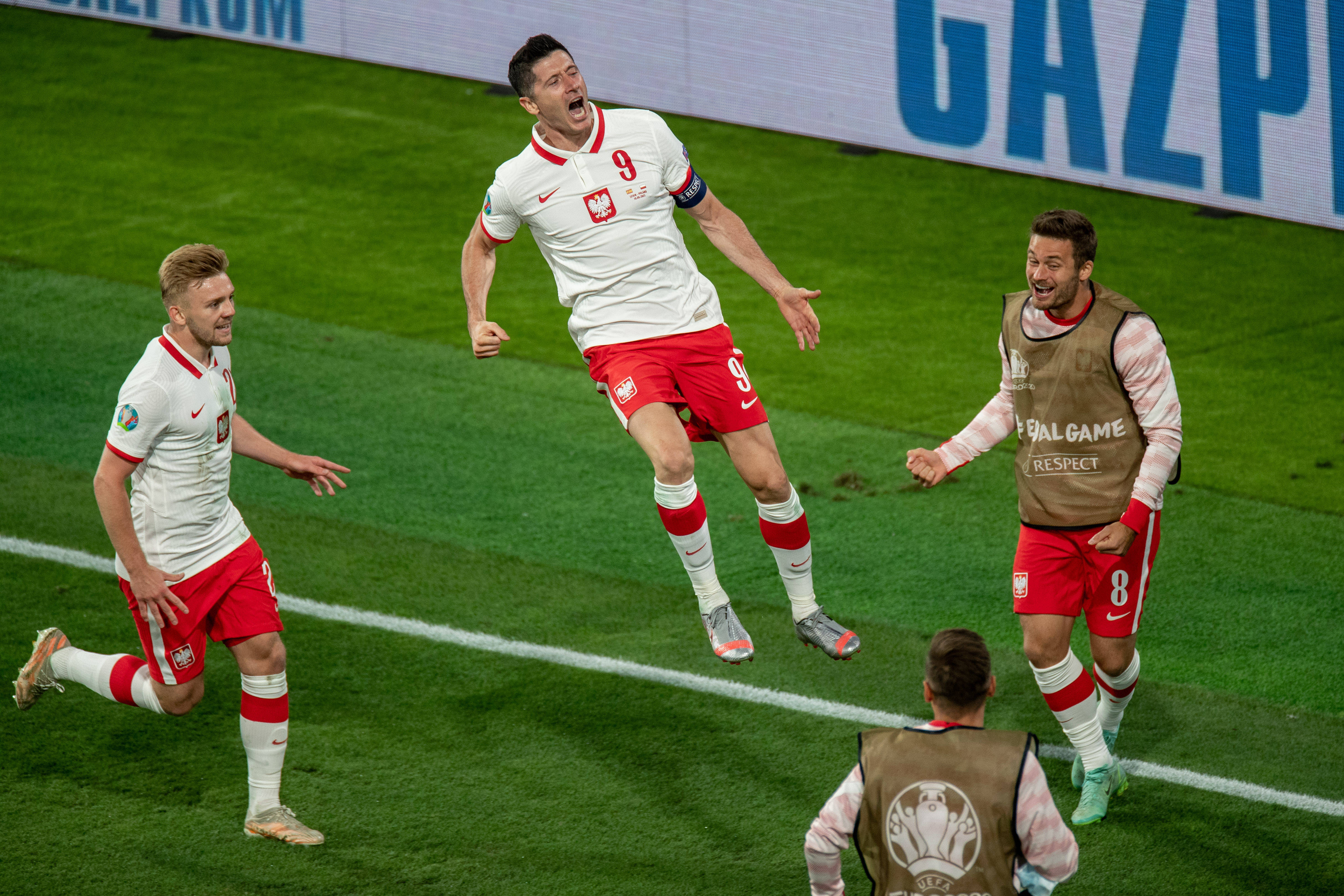 开云体育登录-西班牙击败波兰，小组头名实现保障