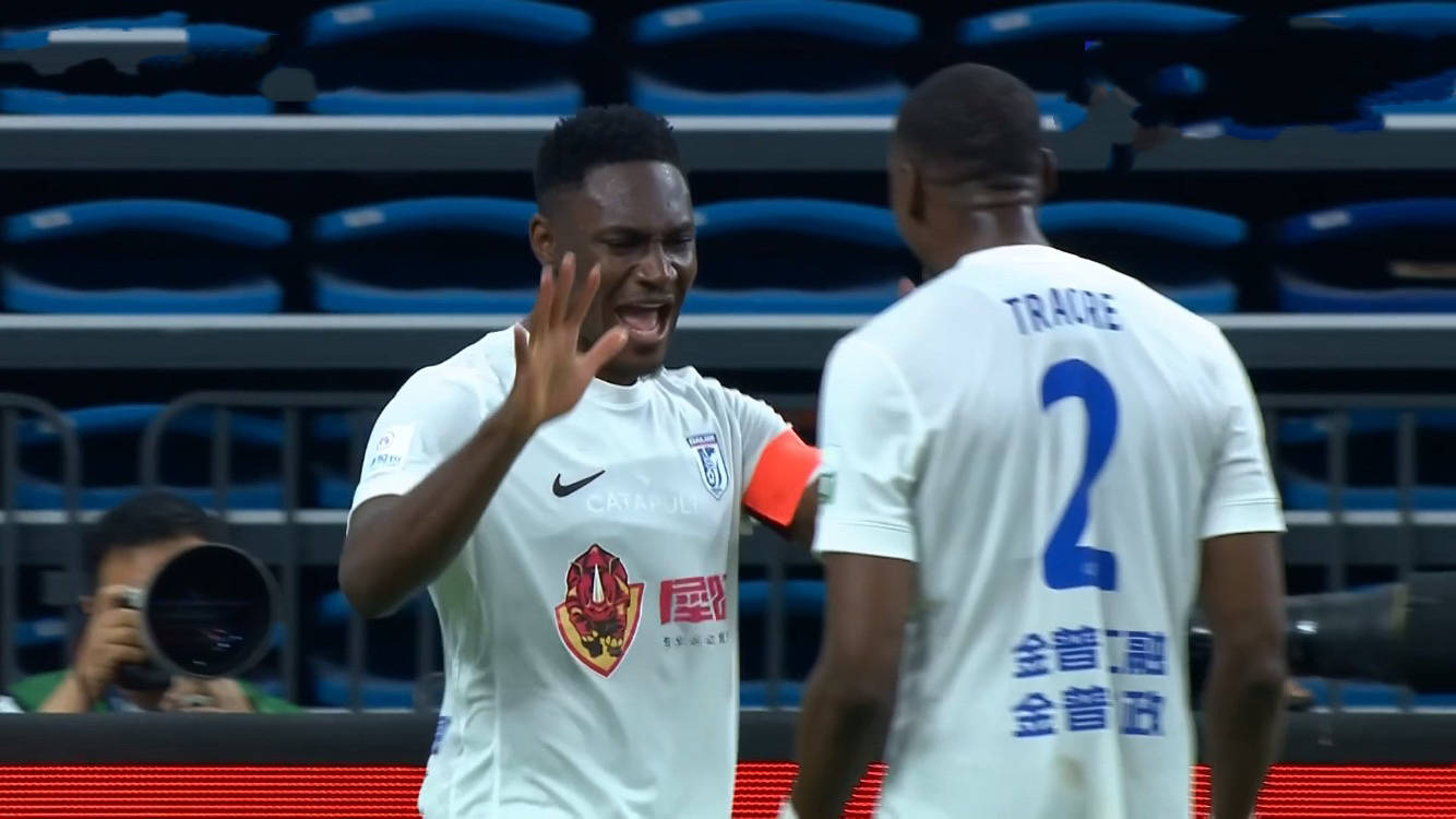 外援大战即将上演,球迷翘首期盼 外援大战即将上演,球迷翘首期盼