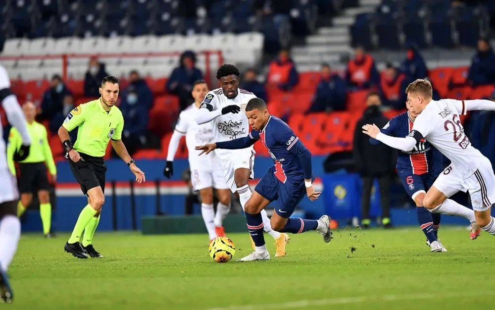 摩纳哥客场迎战竞争对手,全力争胜 摩纳哥客场迎战竞争对手,全力争胜