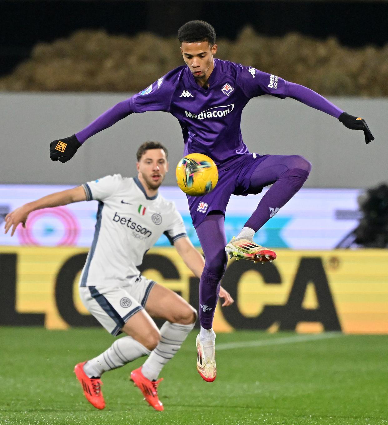 开云体育中国-佛罗伦萨主场险胜，中场核心传球助攻频频远射