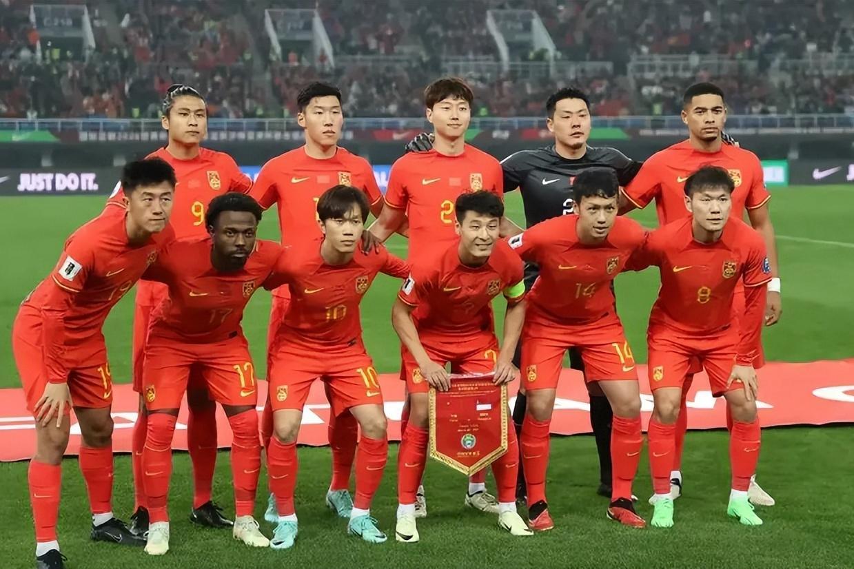 包含亚洲足球赛事紧张备战中，球队全力以赴备战的词条