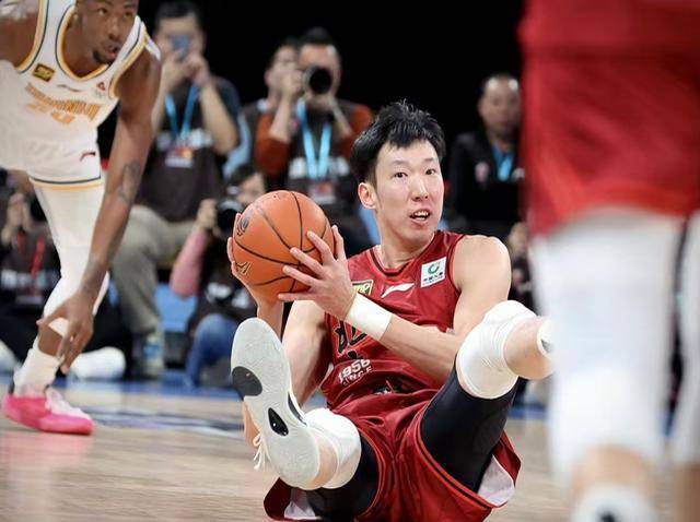 辽宁男篮稳定防守,备战北京首钢队的比赛 辽宁男篮稳定防守,备战北京首钢队的比赛