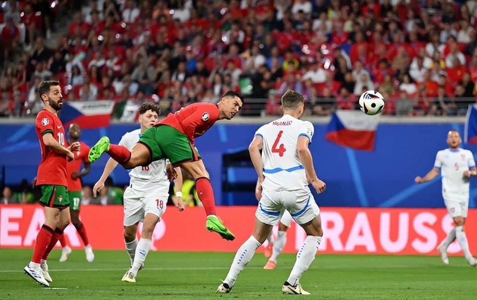 法兰克福客场惊险逆转,积分持续攀升 法兰克福客场惊险逆转,积分持续攀升