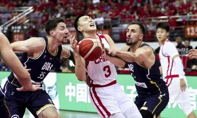 深圳队势如破竹,主帅称团队合作是取胜关键 深圳队势如破竹,主帅称团队合作是取胜关键