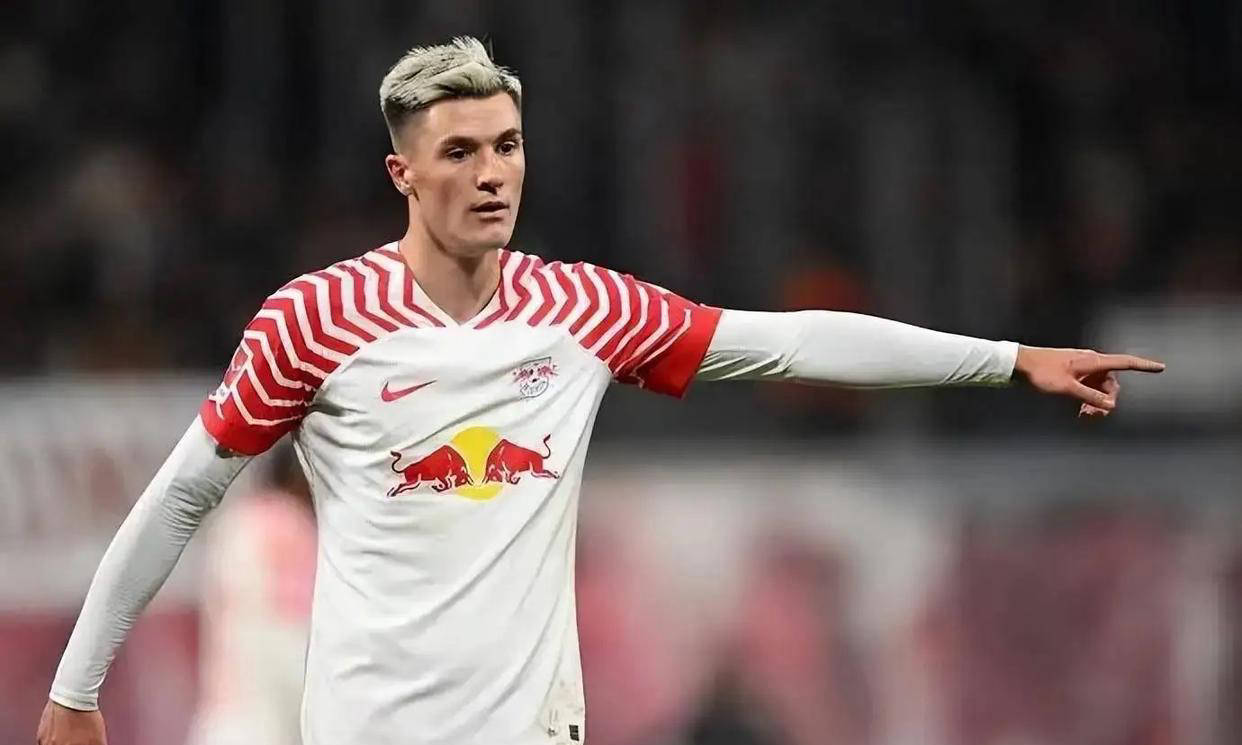 莱比锡铁卫伤愈复出,球队防线再添利刃 莱比锡铁卫伤愈复出,球队防线再添利刃