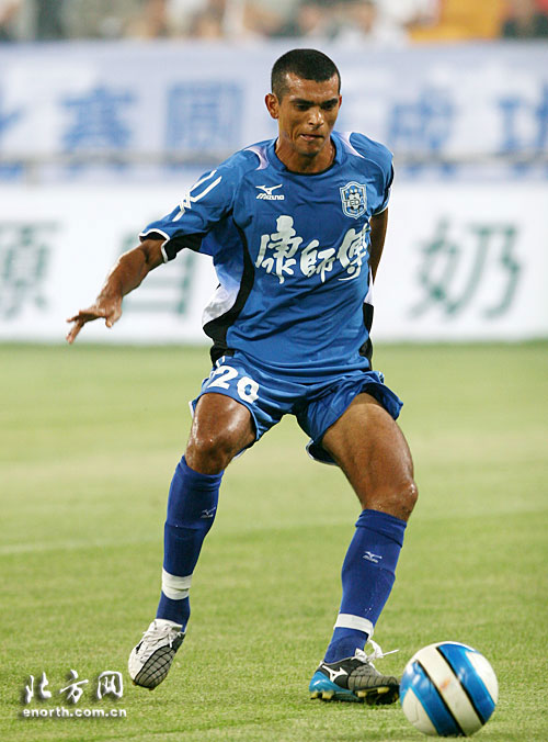 天津泰达队员士气高涨，力争保持领先位置