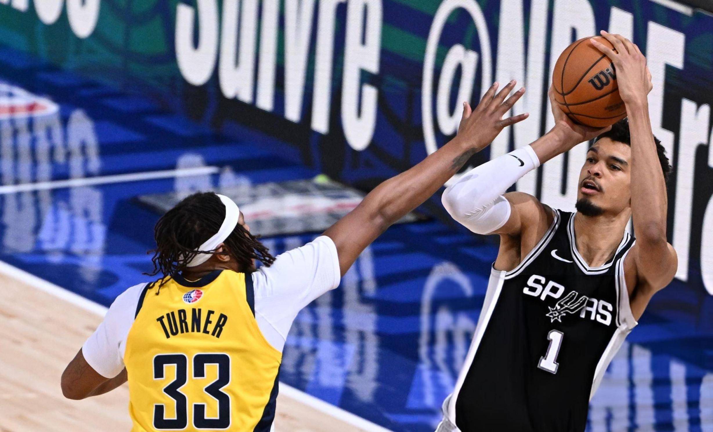 篮网遭遇马刺困境,赛季首败 篮网遭遇马刺困境,赛季首败