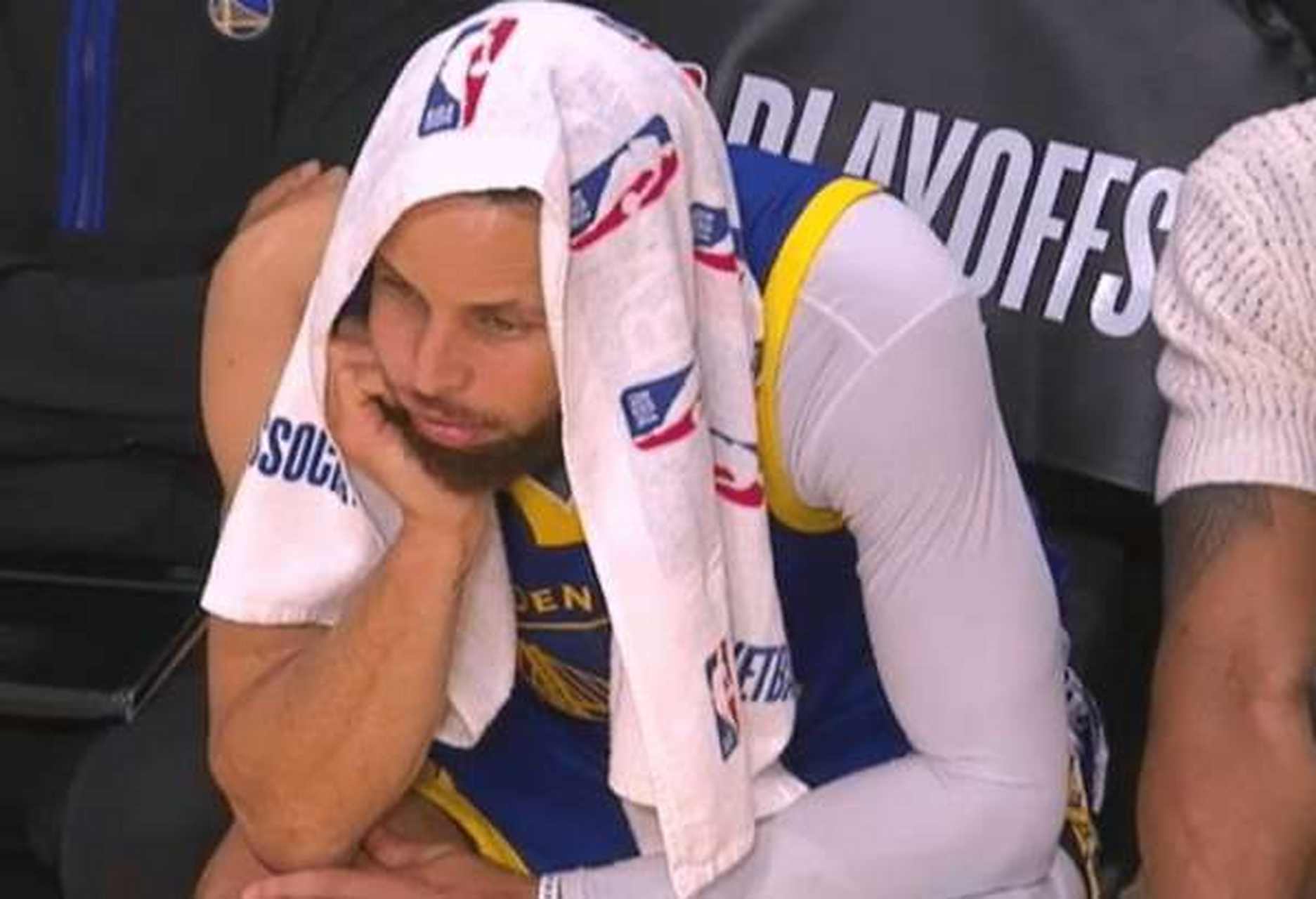 勇士惨败湖人，库里表现糟糕