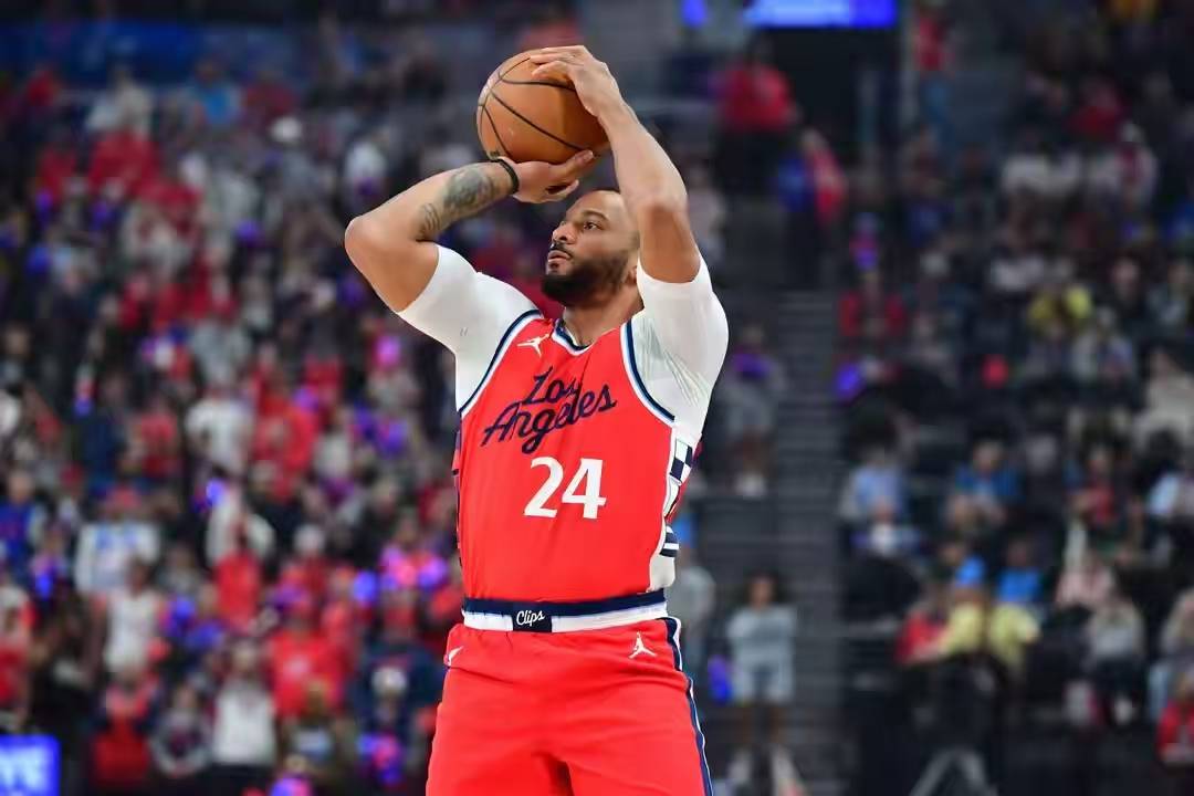 热火后卫受伤离场，尼克斯大胜稳住局势